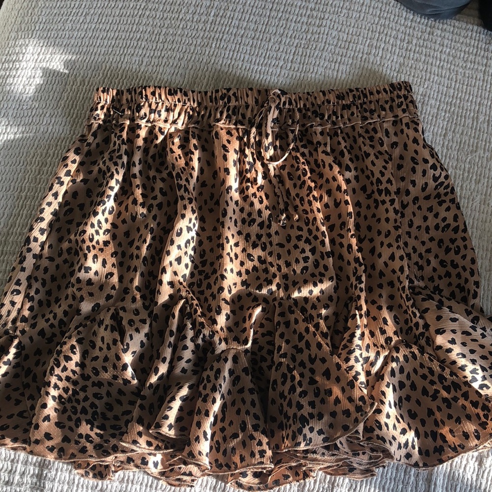 NWT - Super cute animal print mini skirt. SZ -LG